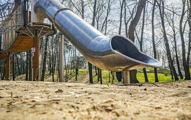 Park linowy (na zdjęciu znajduje się wyposażenie parku linowego)
