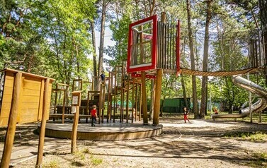 Park linowy (na zdjęciu znajduje się wyposażenie parku linowego)