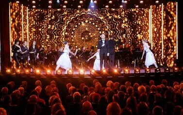 Koncert &bdquo;Piosenką i sercem&rdquo; (na zdjęciu znajduje się scena z artystami)