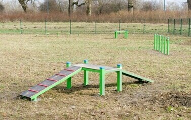  &bdquo;Psi park&rdquo; już na ukończeniu (na zzdjęciu znajduje się przyrząd do ćwiczeń z psem)