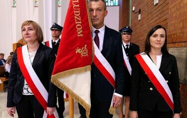 Vivat 3 Maj! Rocznica uchwalenia Konstytucji 3 Maja (na zdjęciu znajduje się poczet sztandarowy)