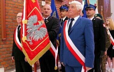 Vivat 3 Maj! Rocznica uchwalenia Konstytucji 3 Maja (na zdjęciu znajduje się poczet sztandarowy)