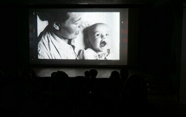 "Ulmowie - błogosławiona rodzina" - projekcja filmu (na zdjeciu znajduje się ekran kinowy)