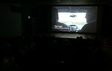 "Ulmowie - błogosławiona rodzina" - projekcja filmu (na zdjeciu znajduje się ekran kinowy)