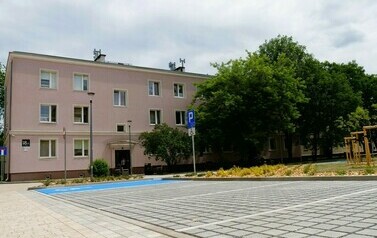 Podw&oacute;rko Popiełuszki/Staszica (na zdjęciu znajduje się widok podw&oacute;rka)