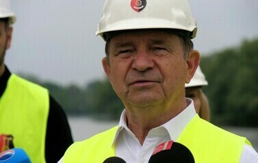 Nowy most na Sanie - największa inwestycja drogowa w regionie (na zdjęciu znajduje się mężczyzna)