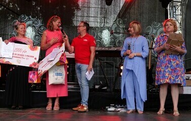 Festiwal Polska od Kuchni 2024 (na zdjęciu znajduje się mężczyzna i kobiety)