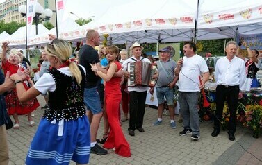 Festiwal Polska od Kuchni 2024 (na zdjęciu znajduje się grupa ludzi)