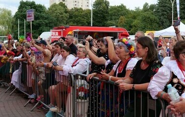 Festiwal Polska od Kuchni 2024 (na zdjęciu znajduje się grupa ludzi)