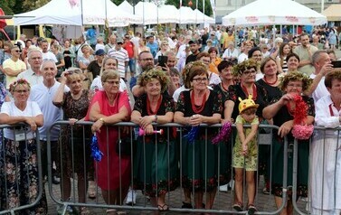 Festiwal Polska od Kuchni 2024 (na zdjęciu znajduje się grupa os&oacute;b)