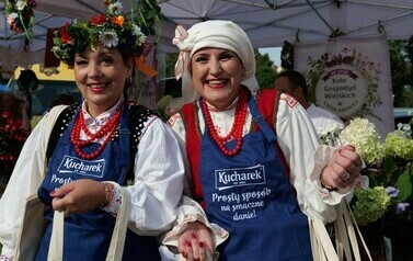 Festiwal Polska od Kuchni 2024 (na zdjęciu znajdują się dwie kobiety)