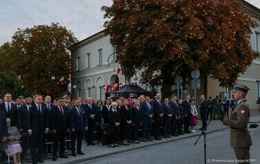 85. rocznica wybuchu II wojny światowej (na zdjęciu znajduje się grupa os&oacute;b)