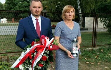 85. rocznica wybuchu II wojny światowej (na zdjęciu znajdują się mężczyzna i kobieta)