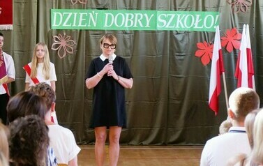 Rozpoczęcie roku szkolenego 2024/2025 (na zdjęciu widoczna jest kobieta)