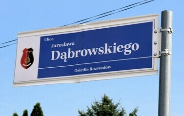 Otwarcie ul. Dąbrowskiego (na zdjęciu widoczna tabliczka z nazwą ulicy)