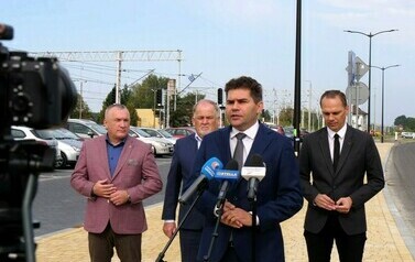 Otwarcie ul. Dąbrowskiego (na zdjęciu widoczny jest Prezydent Miasta Stalowej Woli) 
