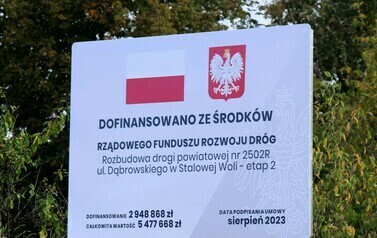 Otwarcie ul. Dąbrowskiego (na zdjęciu widoczna jest tablica informacyjna)
