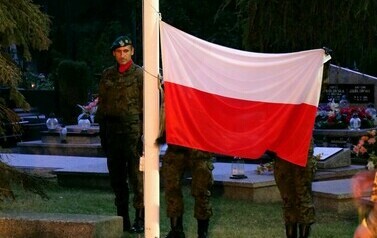 85. rocznica agresji ZSRS na Polskę (na zdjęciu znajduje się flaga Polski)