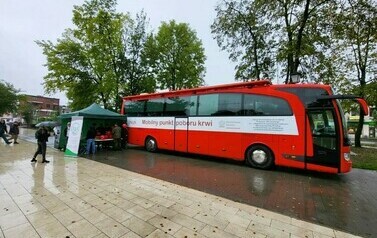 Festiwal Czekolady i słodkości w Stalowej Wol (na zdjęciu znajduje się krwiobus)
