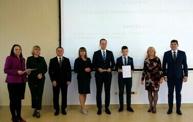 Święto Edukacji Narodowej 2024 (na zdjęciu znajduje się grupa os&oacute;b)