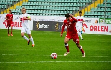 Turniej kwalifikacyjny U19 UEFA (na zdjęciu znajduje się piłkarz)