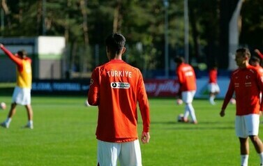 Turniej kwalifikacyjny U19 UEFA (na zdjęciu znajdują się piłkarze na boisku)