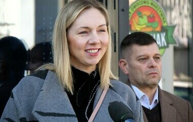 Uruchomienie "Jadłodzielni" (na zdjęciu znajduje się kobieta)