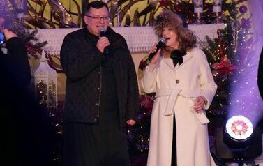 Halina Frąckowiak w Stalowej Woli (na zdjęciu znajdują się kobieta i mężczyzna)