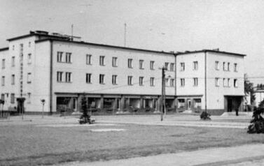 O mieście (na zdjęciu znajduje się ujęcie fotograficzne miasta Stalowe Woli sprzed lat)