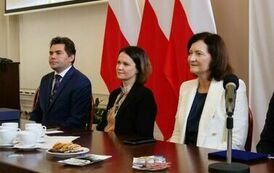 Prezydent Lucjusz Nadbereżny z nagrodą &bdquo;Podkarpacki Samorządowiec, przyjaciel Senior&oacute;w&rdquo; 3