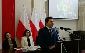 Prezydent Lucjusz Nadbereżny z nagrodą &bdquo;Podkarpacki Samorządowiec, przyjaciel Senior&oacute;w&rdquo; 4