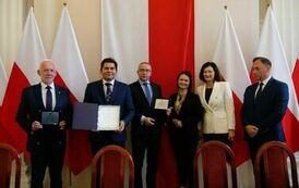 Prezydent Lucjusz Nadbereżny z nagrodą &bdquo;Podkarpacki Samorządowiec, przyjaciel Senior&oacute;w&rdquo; 5