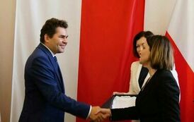 Prezydent Lucjusz Nadbereżny z nagrodą &bdquo;Podkarpacki Samorządowiec, przyjaciel Senior&oacute;w&rdquo; 8