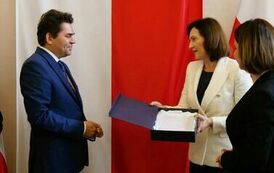 Prezydent Lucjusz Nadbereżny z nagrodą &bdquo;Podkarpacki Samorządowiec, przyjaciel Senior&oacute;w&rdquo; 9