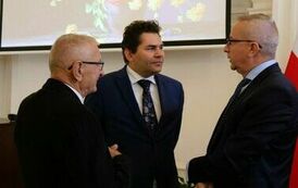 Prezydent Lucjusz Nadbereżny z nagrodą &bdquo;Podkarpacki Samorządowiec, przyjaciel Senior&oacute;w&rdquo; 12