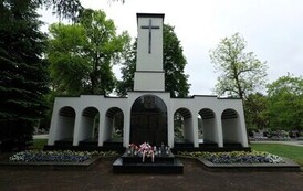 P1573805