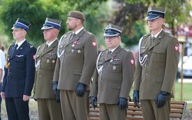 P1653787