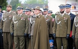 P1744883
