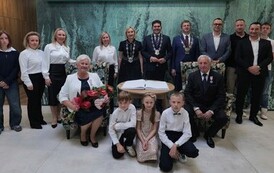 P1825636