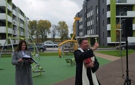 P1858301