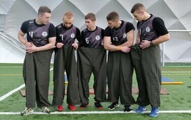 Stalowa Spartakiada 2024: Młodzieżowe Święto Sportu i Zdrowia (na zdjeciu znajduje się grupa os&oacute;b)