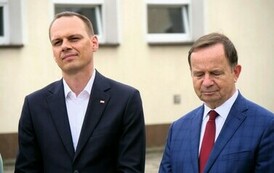 6.5 mln złotych na nowe projekty (na zdjęciu znajduje sie dw&oacute;ch mężczyzn)