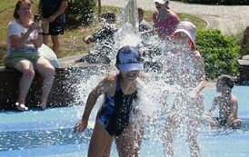 Piknik Rodzinny i otwarcie Wodnego Placu Zabaw (na zdjęciu znajdują się dzieci)
