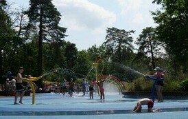 Piknik Rodzinny i otwarcie Wodnego Placu Zabaw (na zdjęciu znajdują się dzieci)