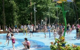 Piknik Rodzinny i otwarcie Wodnego Placu Zabaw (na zdjęciu znajdują się dzieci)