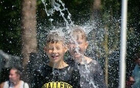 Piknik Rodzinny i otwarcie Wodnego Placu Zabaw (na zdjęciu znajduje się dziecko)