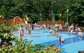 Piknik Rodzinny i otwarcie Wodnego Placu Zabaw (na zdjęciu znajdują się dzieci)