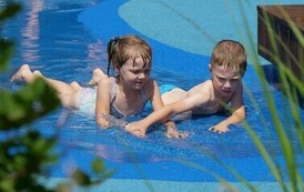 Piknik Rodzinny i otwarcie Wodnego Placu Zabaw (na zdjęciu znajdują się dzieci)