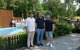 Piknik Rodzinny i otwarcie Wodnego Placu Zabaw (na zdjęciu znajduje się trzech mężczyzn)