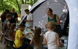 Piknik Rodzinny i otwarcie Wodnego Placu Zabaw (na zdjęciu znajduje się grupa os&oacute;b)